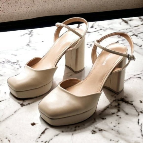 Heels - Picture 2 of 7